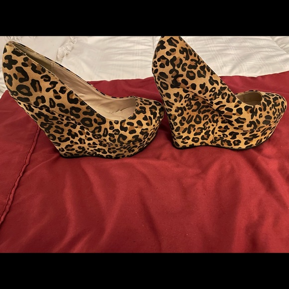 Leopard Wedges - Picture 2 of 5